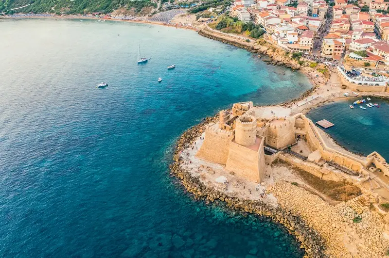 Agevolazioni per Investimenti in Calabria: Turismo, Storia e Opportunità Fiscali